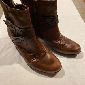 Earth Odyssey Women 10D Heeled Ankle Boots Almond Tan Brown Leather Buckle Wide